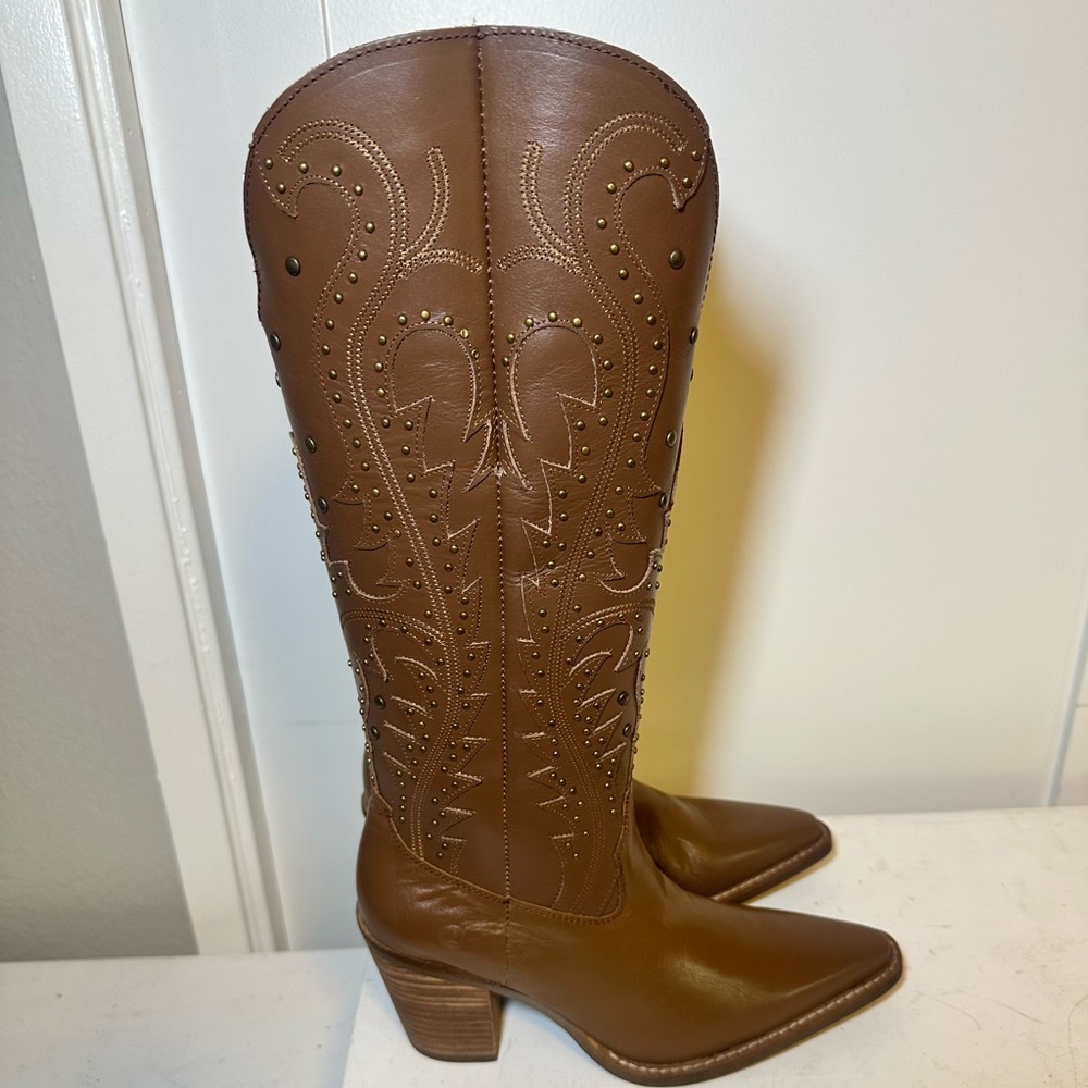 Dingo Brown Leather studded Western cowgirl Boots size 7. NWOT
